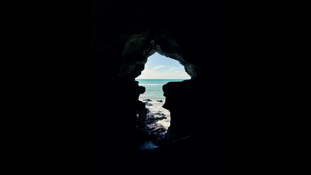 Keyhole - Shot on 2022-12-27 in Tangier, Morocco