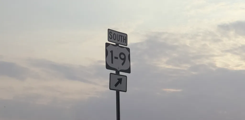 Southbound - Shot on 2023-06-19 in Jersey City, NJ